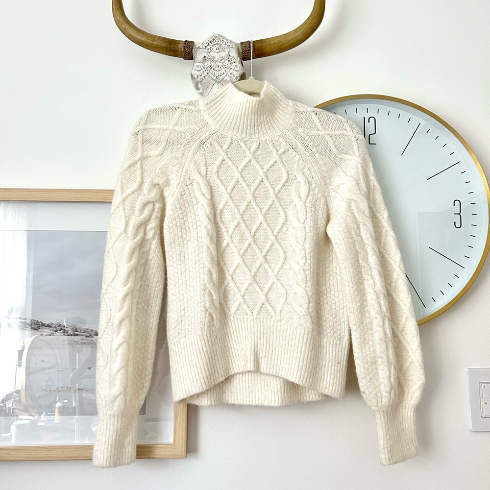 A&F Cozy Cable Knit Sweater - Cream XS